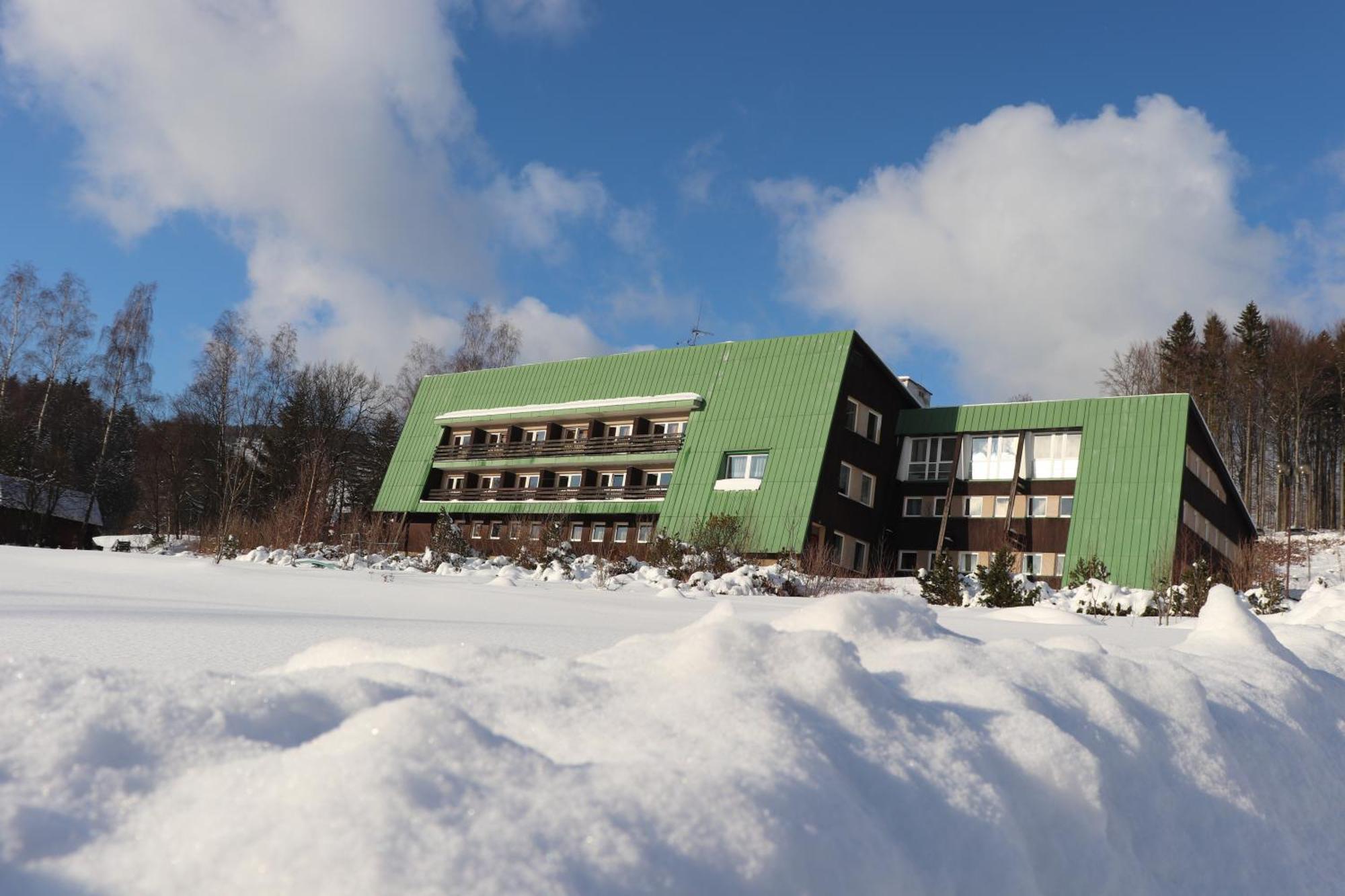 Hotel Albert - Retro Пасеки над Изероу Екстериор снимка