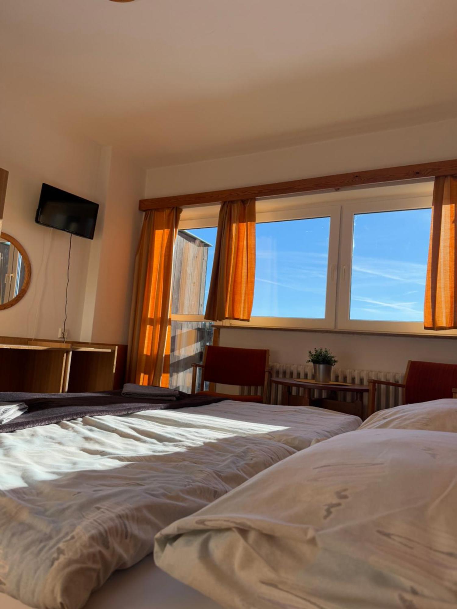 Hotel Albert - Retro Пасеки над Изероу Екстериор снимка